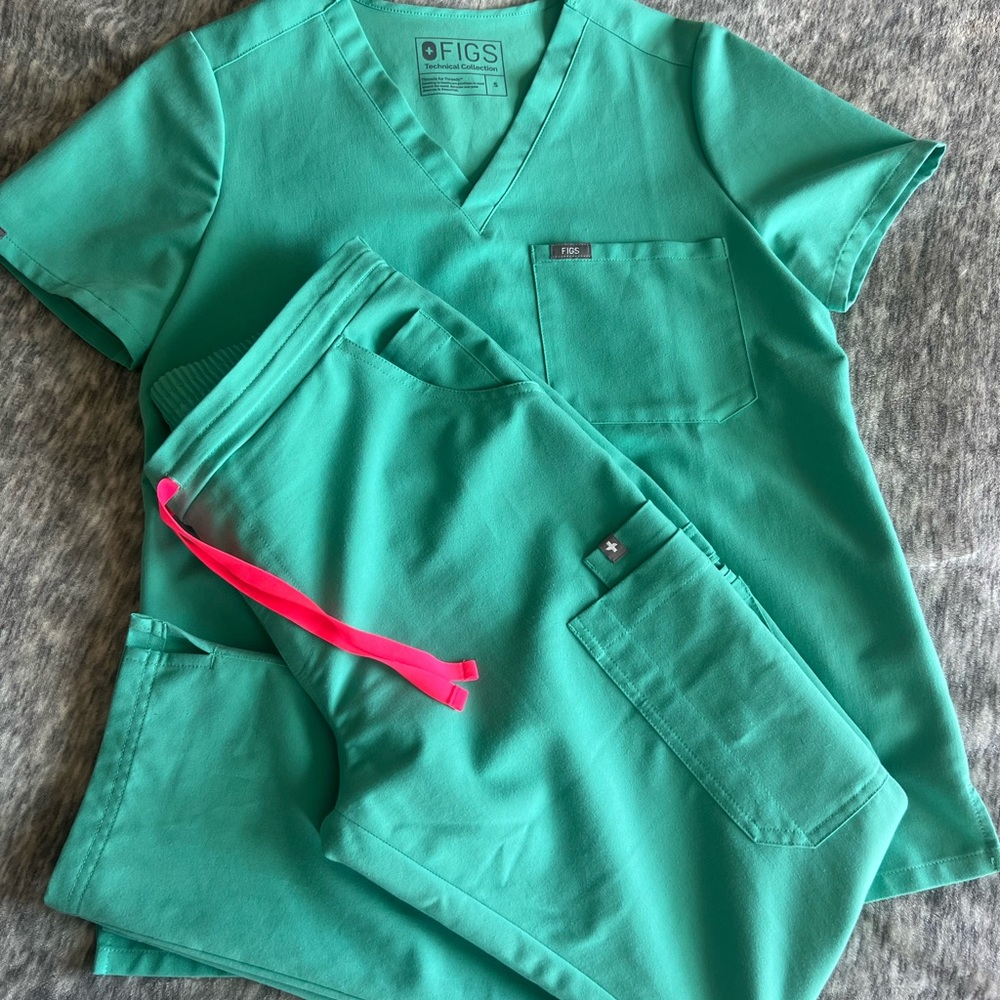 💕Limited Edition Surgical Green Figs Size S Petite💕